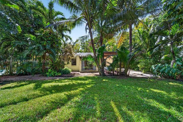 1103 NE 118th St, Biscayne Park, FL 33161