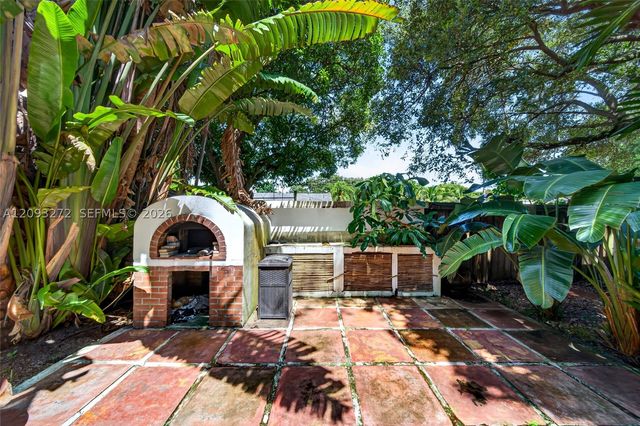 1103 NE 118th St, Biscayne Park, FL 33161