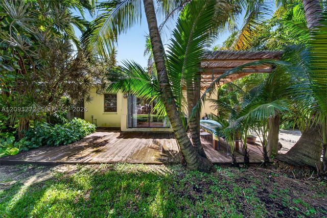 1103 NE 118th St, Biscayne Park, FL 33161