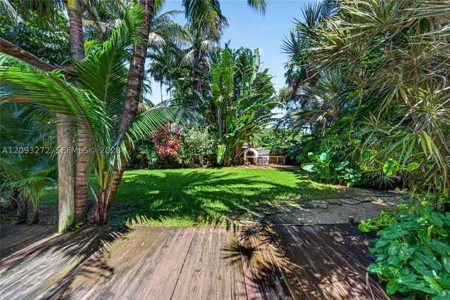 1103 NE 118th St, Biscayne Park, FL 33161