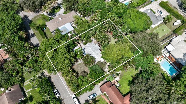 1103 NE 118th St, Biscayne Park, FL 33161