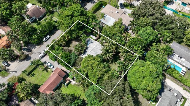 1103 NE 118th St, Biscayne Park, FL 33161