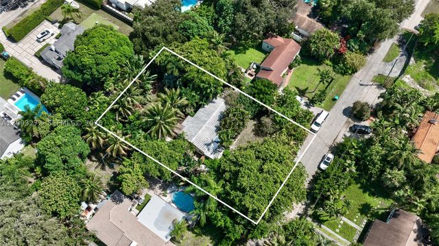 1103 NE 118th St, Biscayne Park, FL 33161
