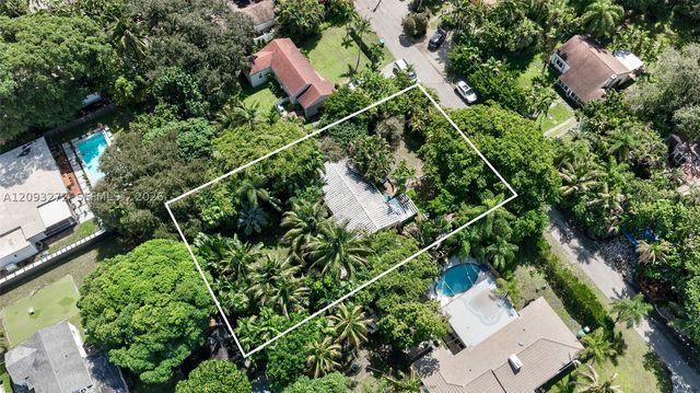 1103 NE 118th St, Biscayne Park, FL 33161