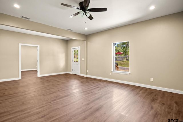 517 7th, Mt Pleasant, TX 75455