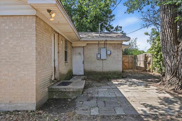 1005 Monterey Drive, Denton, TX 76209