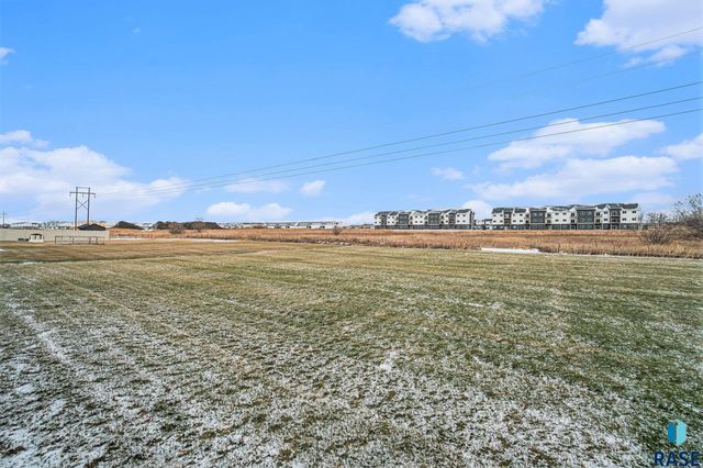 5712 S Huntwood Ave, Sioux Falls, SD 57108