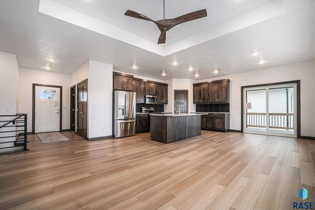 5712 S Huntwood Ave, Sioux Falls, SD 57108