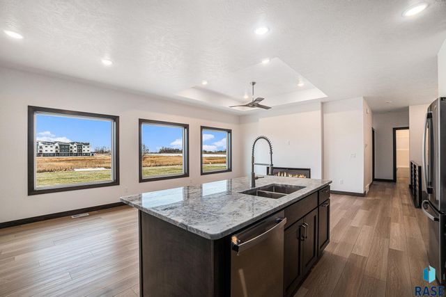 5712 S Huntwood Ave, Sioux Falls, SD 57108