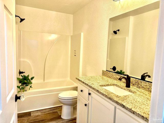 2943 N 13th Ave, Milton, FL 32583