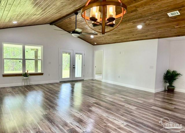 2943 N 13th Ave, Milton, FL 32583