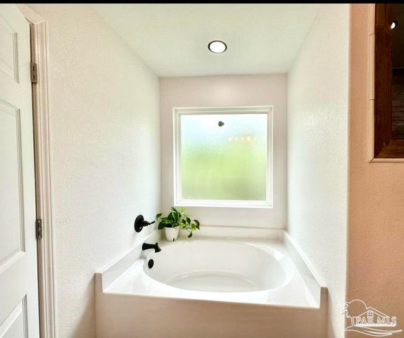 2943 N 13th Ave, Milton, FL 32583