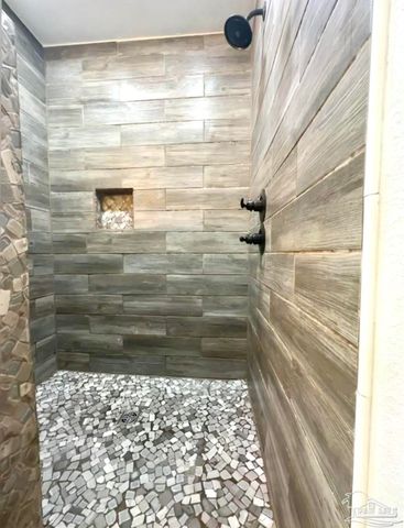 2943 N 13th Ave, Milton, FL 32583