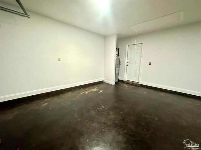 2943 N 13th Ave, Milton, FL 32583