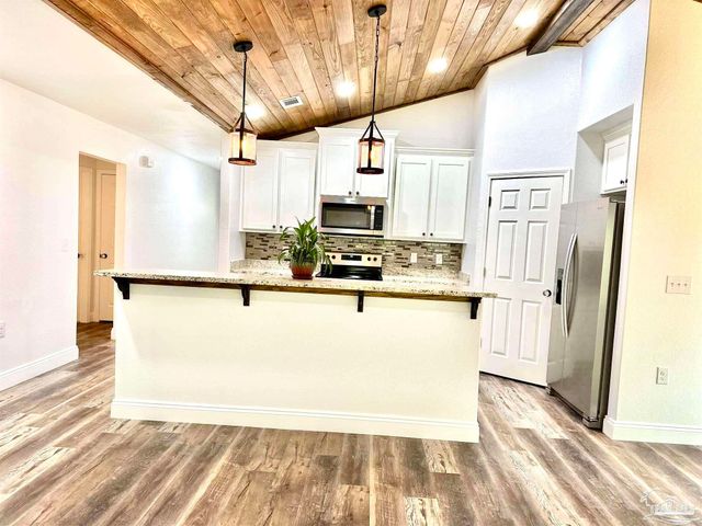 2943 N 13th Ave, Milton, FL 32583