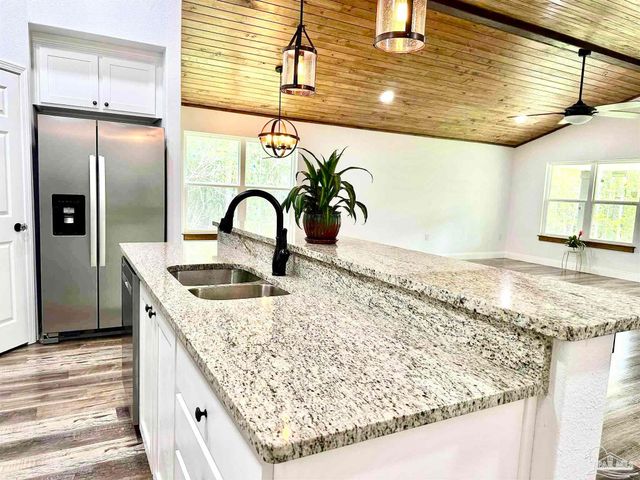 2943 N 13th Ave, Milton, FL 32583