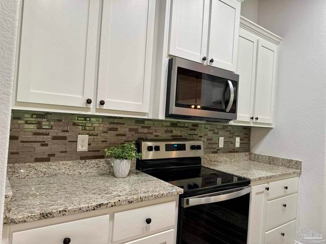 2943 N 13th Ave, Milton, FL 32583