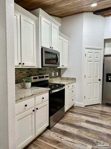 2943 N 13th Ave, Milton, FL 32583