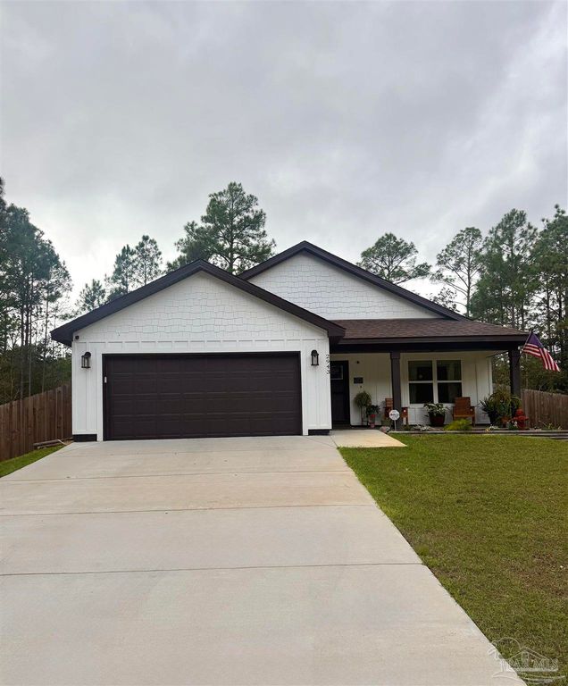 2943 N 13th Ave, Milton, FL 32583