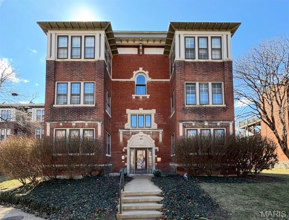 5900 McPherson Avenue 2W, St Louis, MO 63112