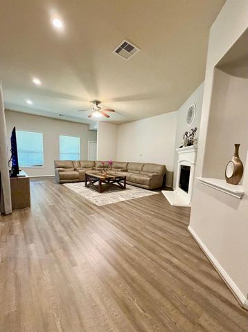 107 Jacobs Meadow Dr Drive, Conroe, TX 77384