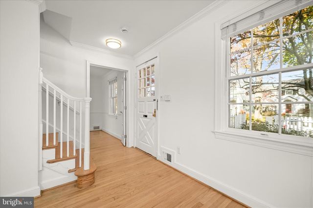 7012 EXETER RD, Bethesda, MD 20814