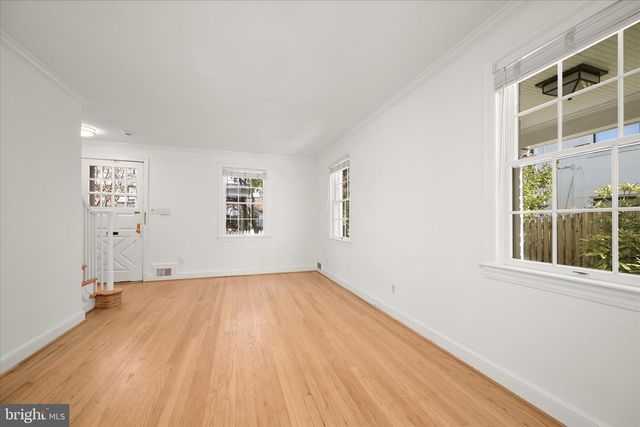 7012 EXETER RD, Bethesda, MD 20814