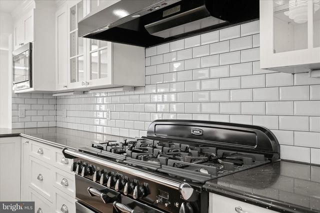 7012 EXETER RD, Bethesda, MD 20814