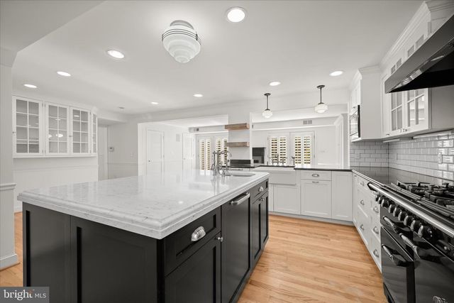 7012 EXETER RD, Bethesda, MD 20814