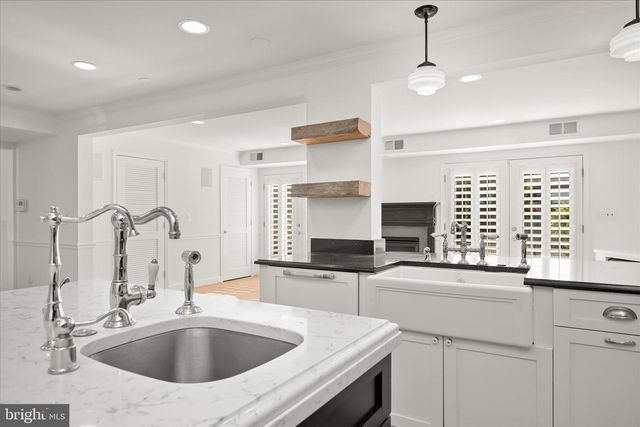 7012 EXETER RD, Bethesda, MD 20814