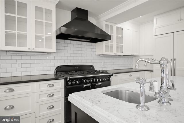 7012 EXETER RD, Bethesda, MD 20814