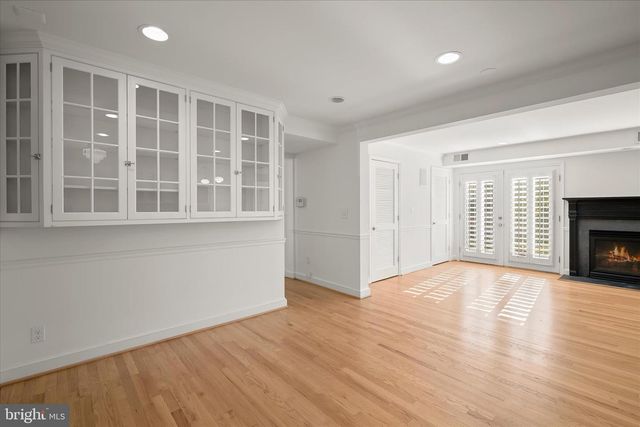 7012 EXETER RD, Bethesda, MD 20814