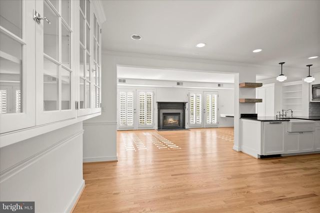 7012 EXETER RD, Bethesda, MD 20814