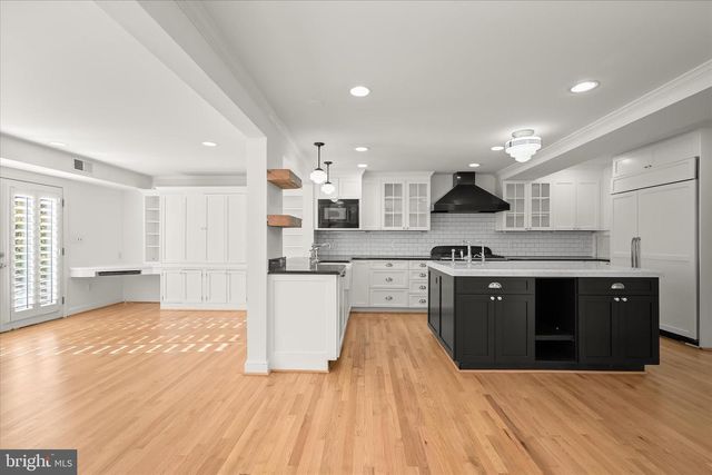 7012 EXETER RD, Bethesda, MD 20814