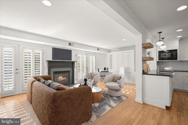 7012 EXETER RD, Bethesda, MD 20814