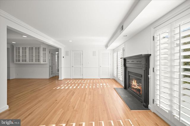 7012 EXETER RD, Bethesda, MD 20814