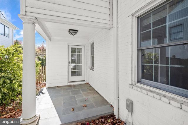 7012 EXETER RD, Bethesda, MD 20814