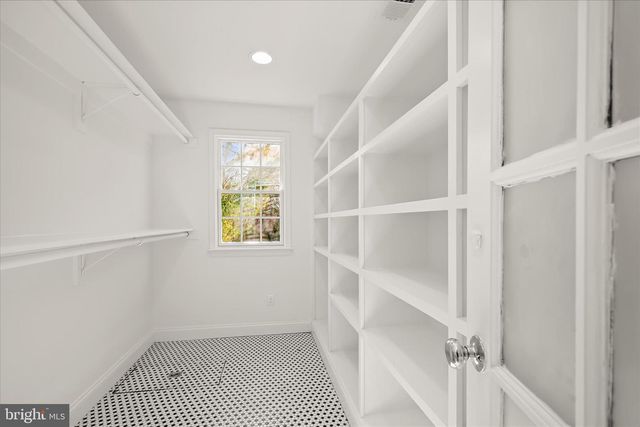 7012 EXETER RD, Bethesda, MD 20814