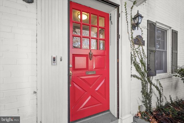 7012 EXETER RD, Bethesda, MD 20814