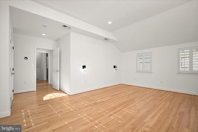 7012 EXETER RD, Bethesda, MD 20814