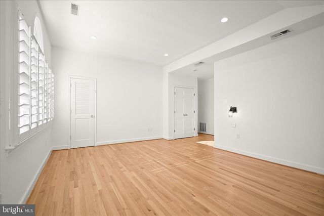 7012 EXETER RD, Bethesda, MD 20814