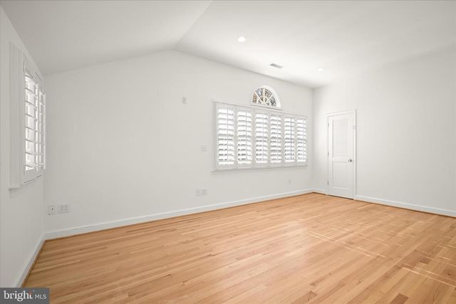 7012 EXETER RD, Bethesda, MD 20814