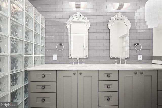 7012 EXETER RD, Bethesda, MD 20814