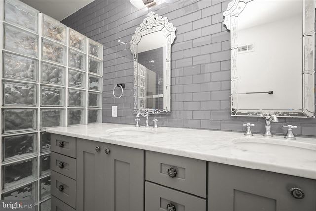 7012 EXETER RD, Bethesda, MD 20814