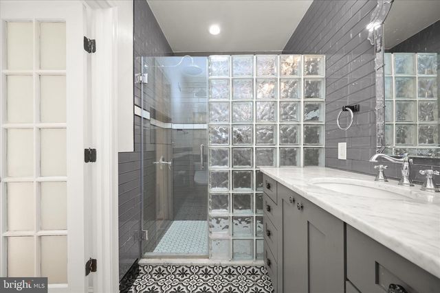 7012 EXETER RD, Bethesda, MD 20814