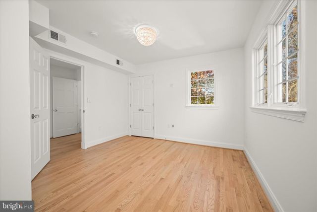 7012 EXETER RD, Bethesda, MD 20814