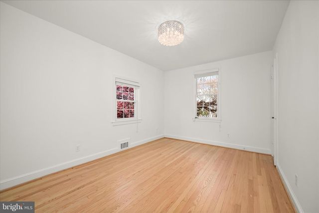 7012 EXETER RD, Bethesda, MD 20814