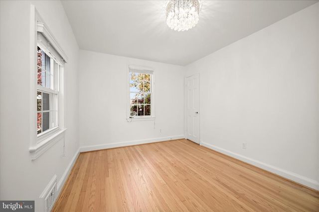 7012 EXETER RD, Bethesda, MD 20814