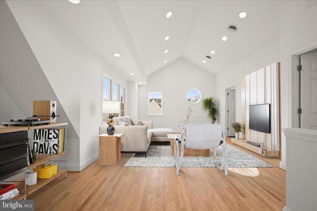 7012 EXETER RD, Bethesda, MD 20814