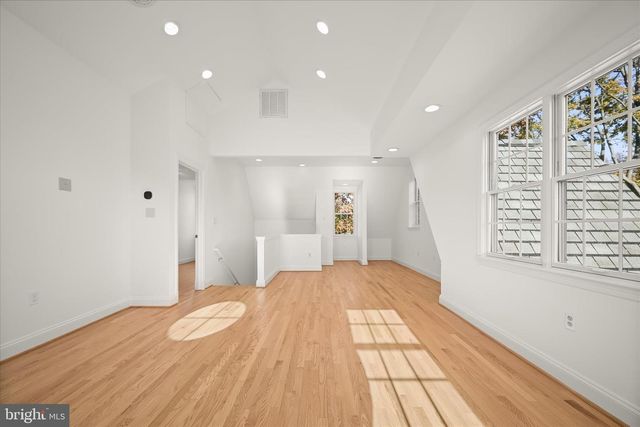 7012 EXETER RD, Bethesda, MD 20814